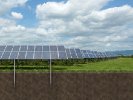 Grtes Solarkraftwerk Europas steht auf 200.000 Schrauben