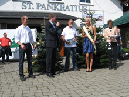 Krinner veranstaltet die 18. Internationale Weihnachtsbaumbrse<br>
Die 18. Internationale Weihnachtsbaumbrse findet am 8. September 2012 in Strakirchen (Niederbayern) statt
