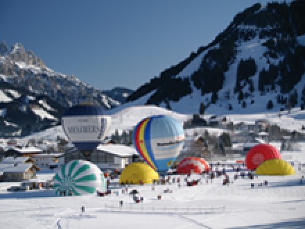<b>Loslassen und genieen</b><br>
Beim Internationalen Ballonfestival die Schnheit des Tannheimer Tals von oben bewundern