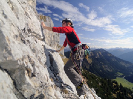 <b>Aussichtsreiche Gipfeltouren und spannende Klettersteige</b><br>
Das Tannheimer Tal gehrt zu den besten Kletterrevieren Tirols
