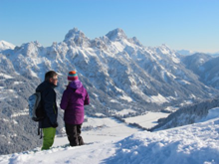 <b>Im Tannheimer Tal warten Ski- und Schnee-Erlebnisse ohne Aufpreis</b><br>Winterbergbahnen inklusive  ein Angebot, das Gste und Gastgeber begeistert
