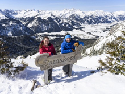<b>Winterwandern durch atemberaubende Landschaften</b><br>
Im Tannheimer Tal knnen Gste auch im Winter aussichtsreiche Gipfeltouren und gemtliche Panoramawege genieen
