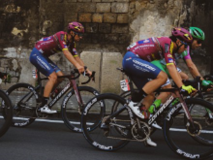 <b>Den Großen Paroli geboten: Team corratec beeindruckt beim
Giro d‘Italia</b>
