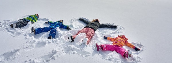 Schlittschuhlaufen mitten im Tannheimer Tal<br/>
Neuer Eislaufplatz eröffnet am 6. Dezember
