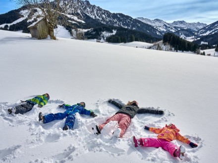 <b>Schlittschuhlaufen mitten im Tannheimer Tal</b><br>
Neuer Eislaufplatz er�ffnet am 6. Dezember