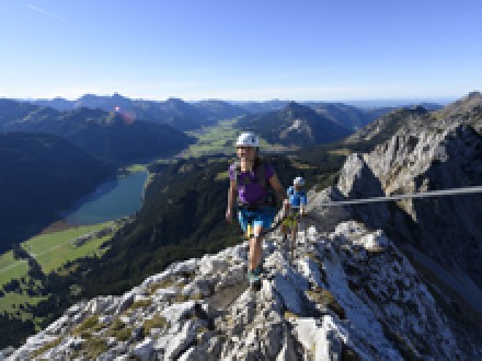 <b>Hoch hinaus im Tiroler Hochtal </b><br>
Im Tannheimer Tal warten anspruchsvolle Gipfel und abwechslungsreiche Routen auf ambitionierte Alpinisten
