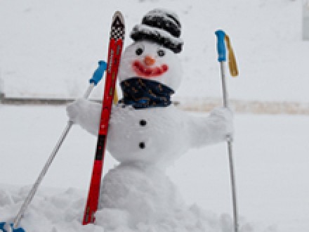 Bitte l�cheln: G�scheit Skifahren startet in die neue Saison