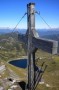 4-Gipfel-Tour: Gipfelkreuz am Schwarzkopf mit dem Seekarsee im Hintergrund  | 18.07.2017 | JPG, 10 x 15cm, 300dpi | 1.6MB